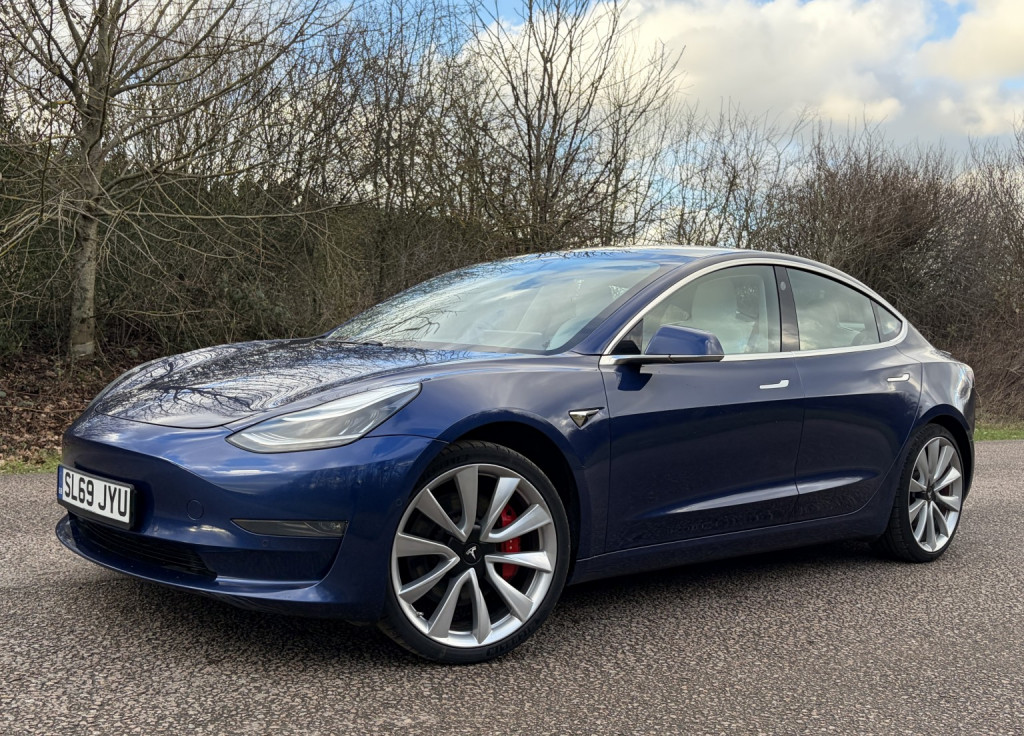 TESLA MODEL 3