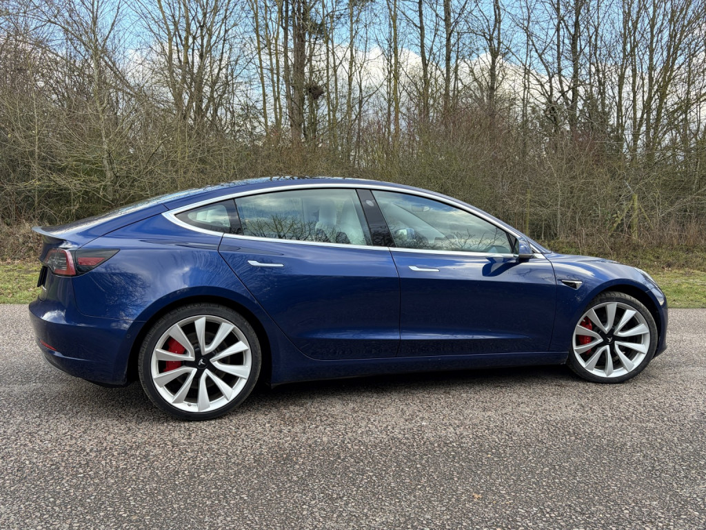 TESLA MODEL 3