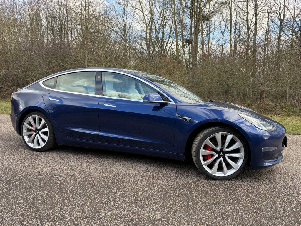 TESLA MODEL 3