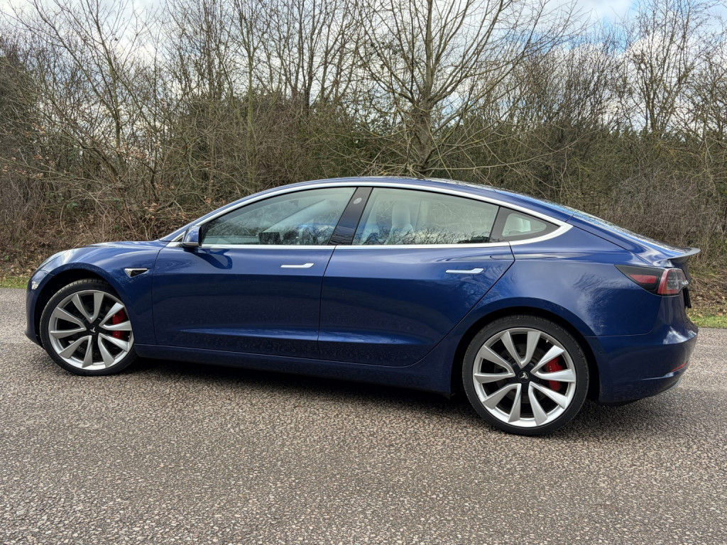 TESLA MODEL 3