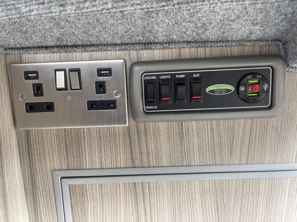 VOLKSWAGEN LEISUREDRIVE VIVANTE