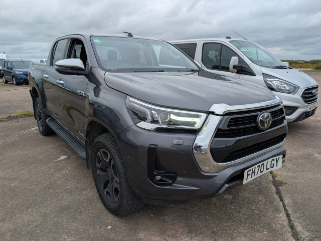 TOYOTA HILUX 2.4 D-4D Invincible