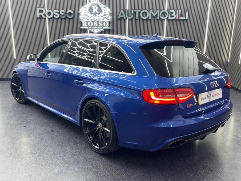 AUDI RS4