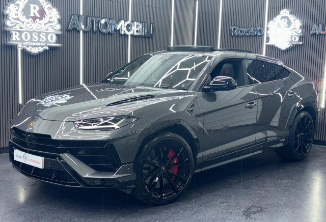 LAMBORGHINI URUS