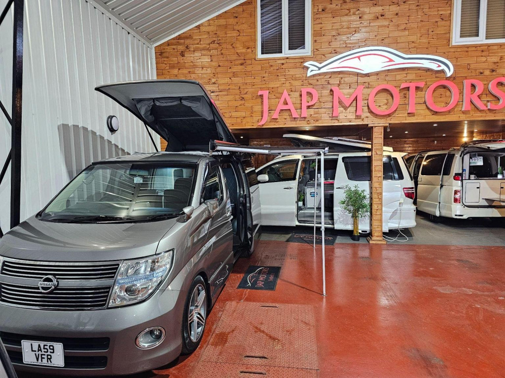 NISSAN ELGRAND