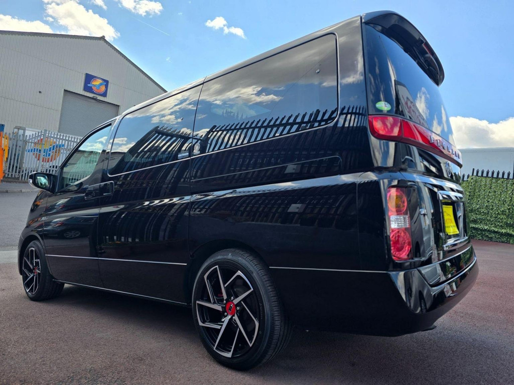 NISSAN ELGRAND