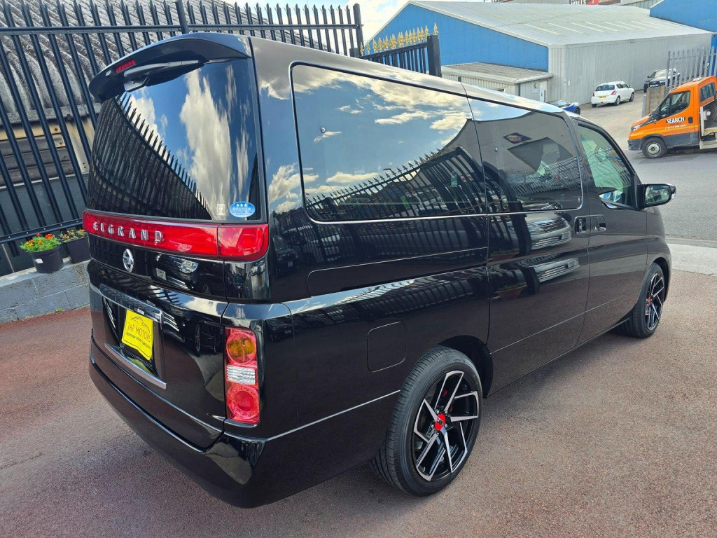 NISSAN ELGRAND