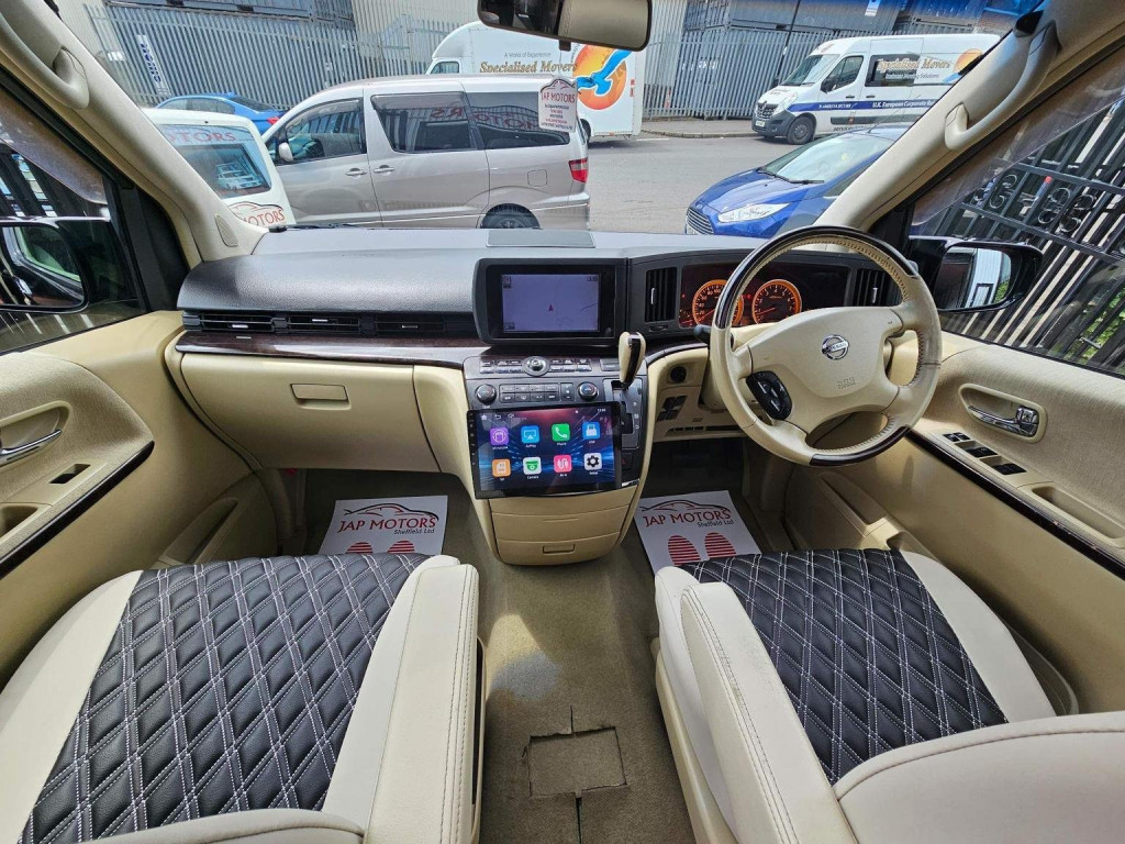 NISSAN ELGRAND
