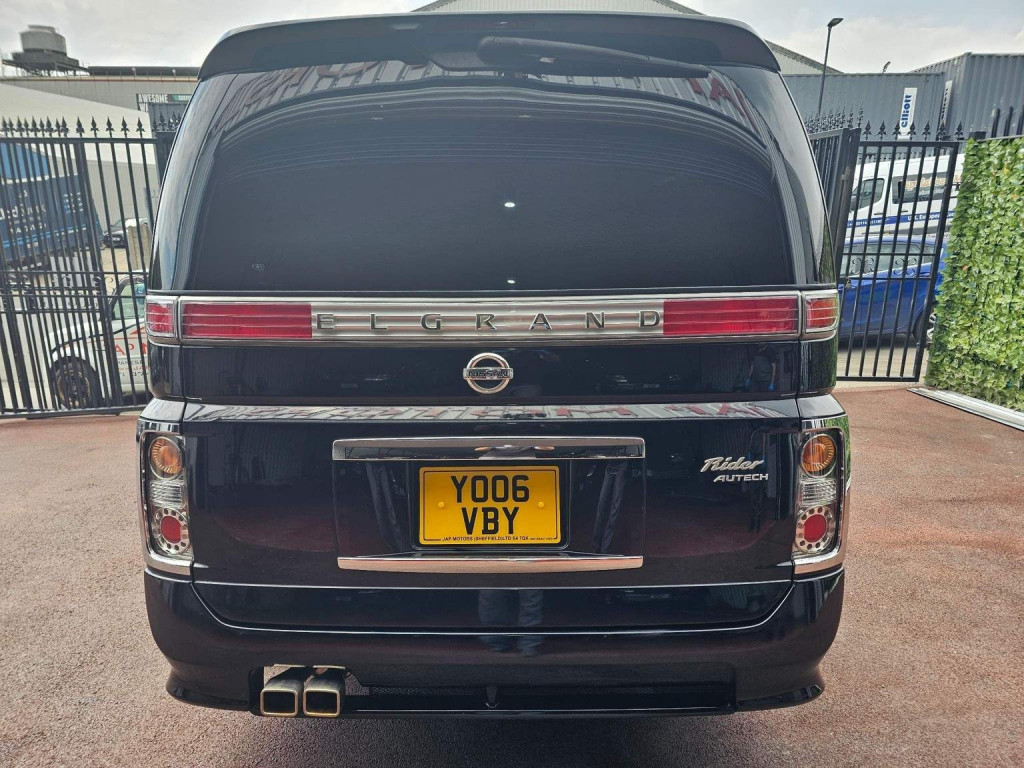 NISSAN ELGRAND