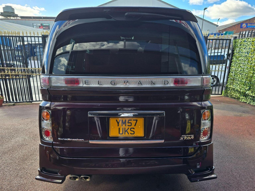 NISSAN ELGRAND