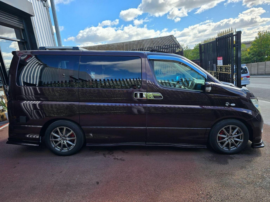 NISSAN ELGRAND