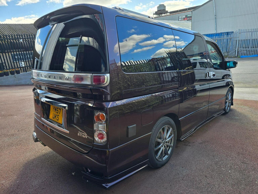 NISSAN ELGRAND