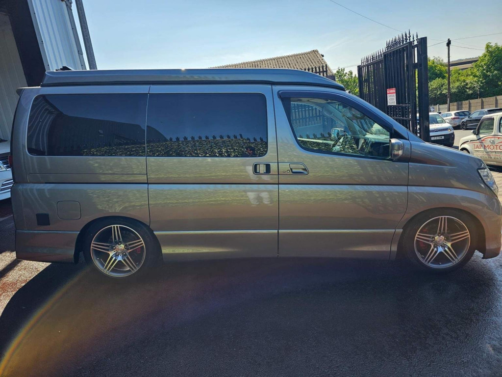 NISSAN ELGRAND