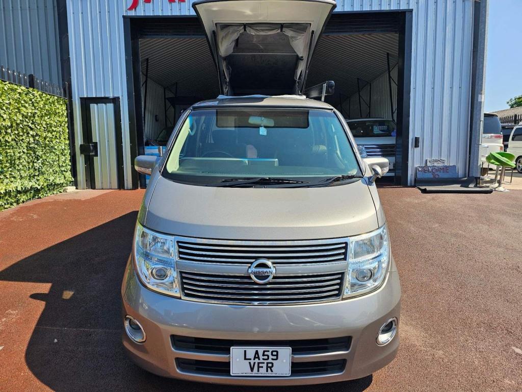 NISSAN ELGRAND