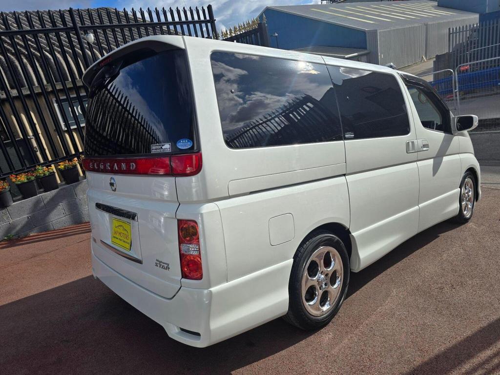 NISSAN ELGRAND