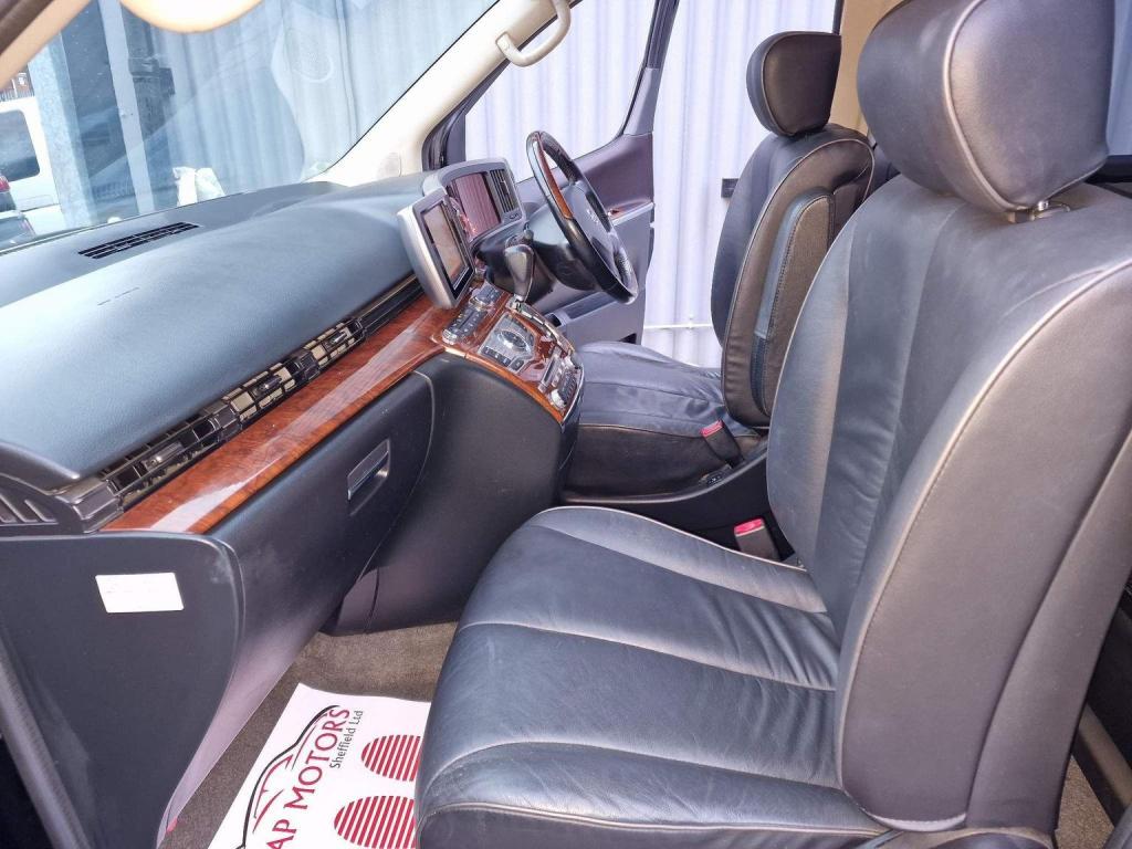 NISSAN ELGRAND