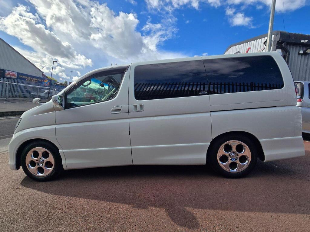 NISSAN ELGRAND