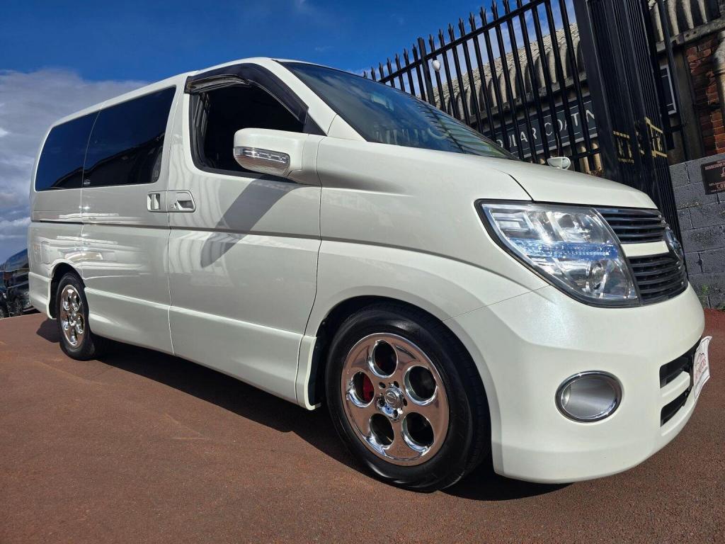 NISSAN ELGRAND