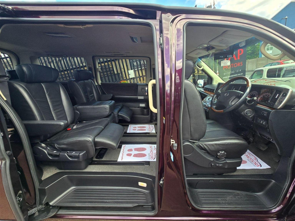 NISSAN ELGRAND