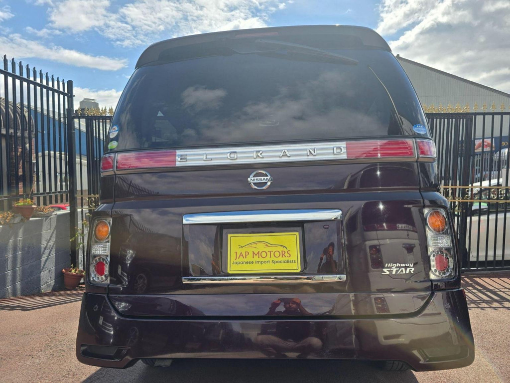 NISSAN ELGRAND