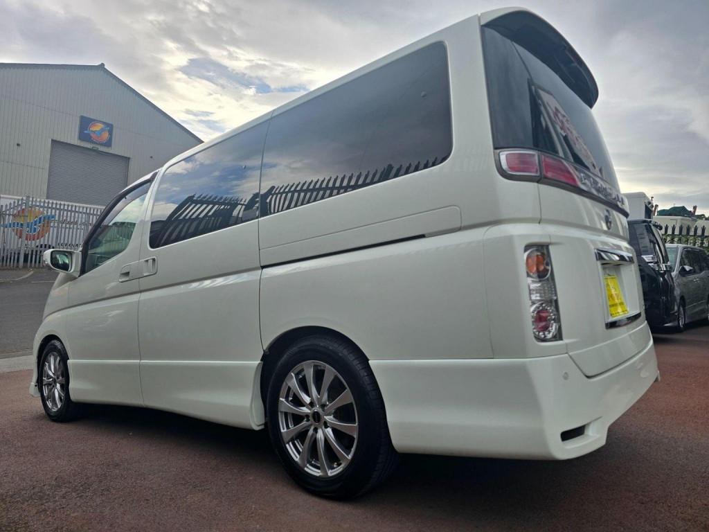 NISSAN ELGRAND