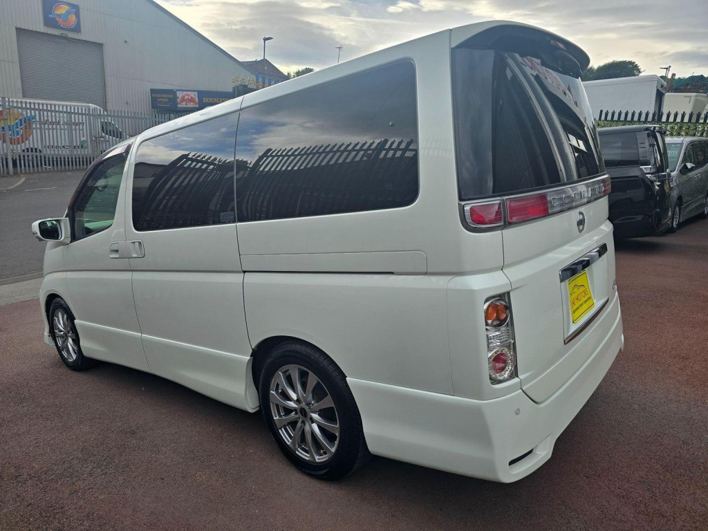 NISSAN ELGRAND