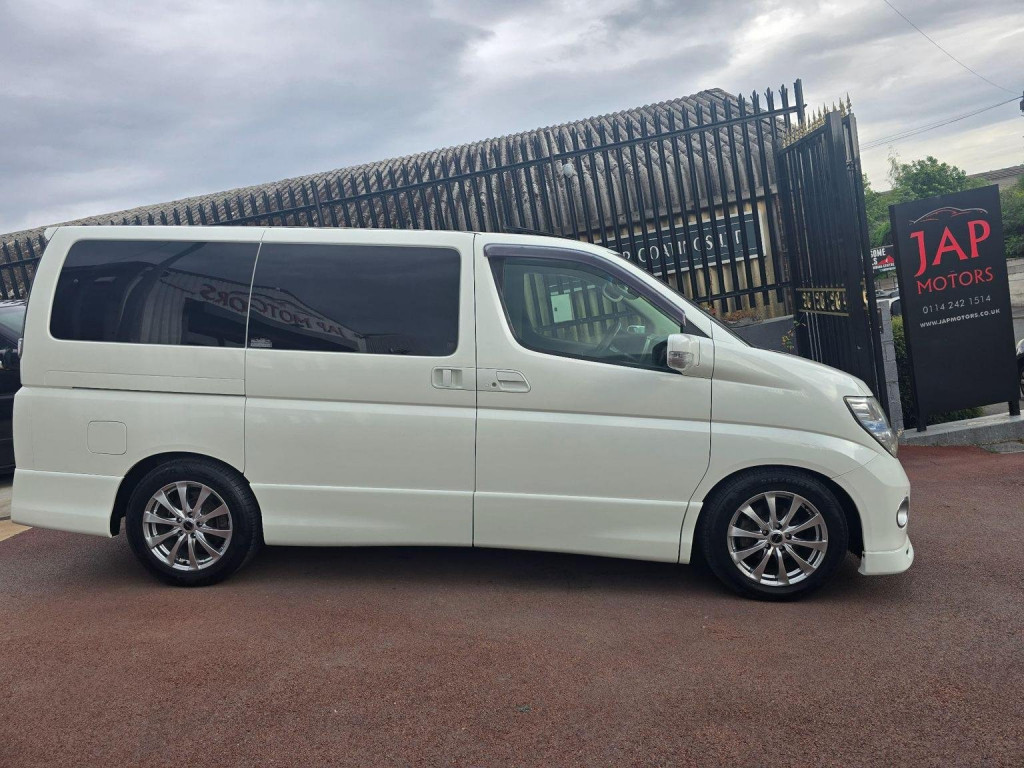NISSAN ELGRAND