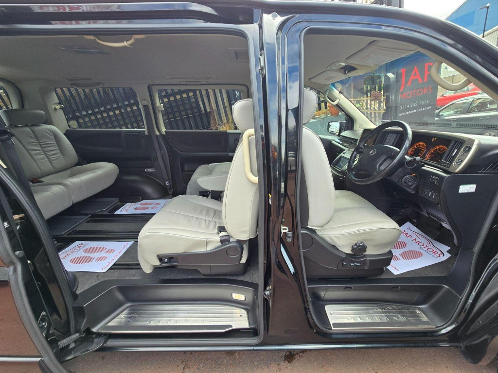 NISSAN ELGRAND