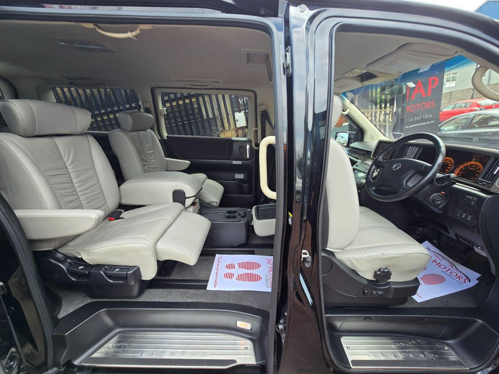 NISSAN ELGRAND