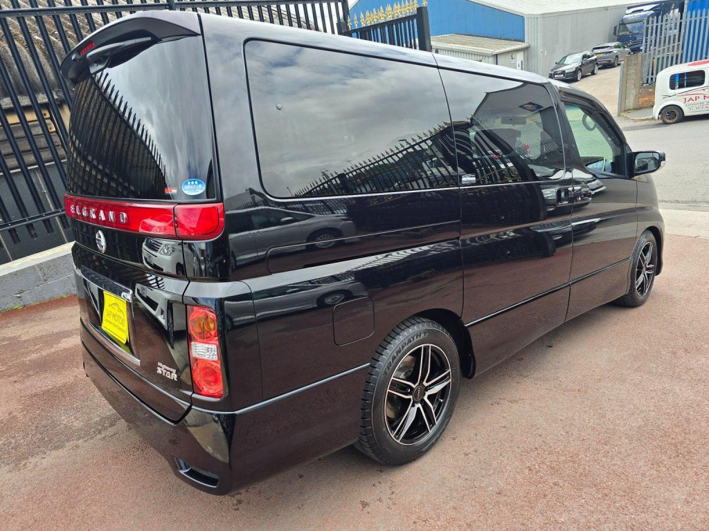 NISSAN ELGRAND