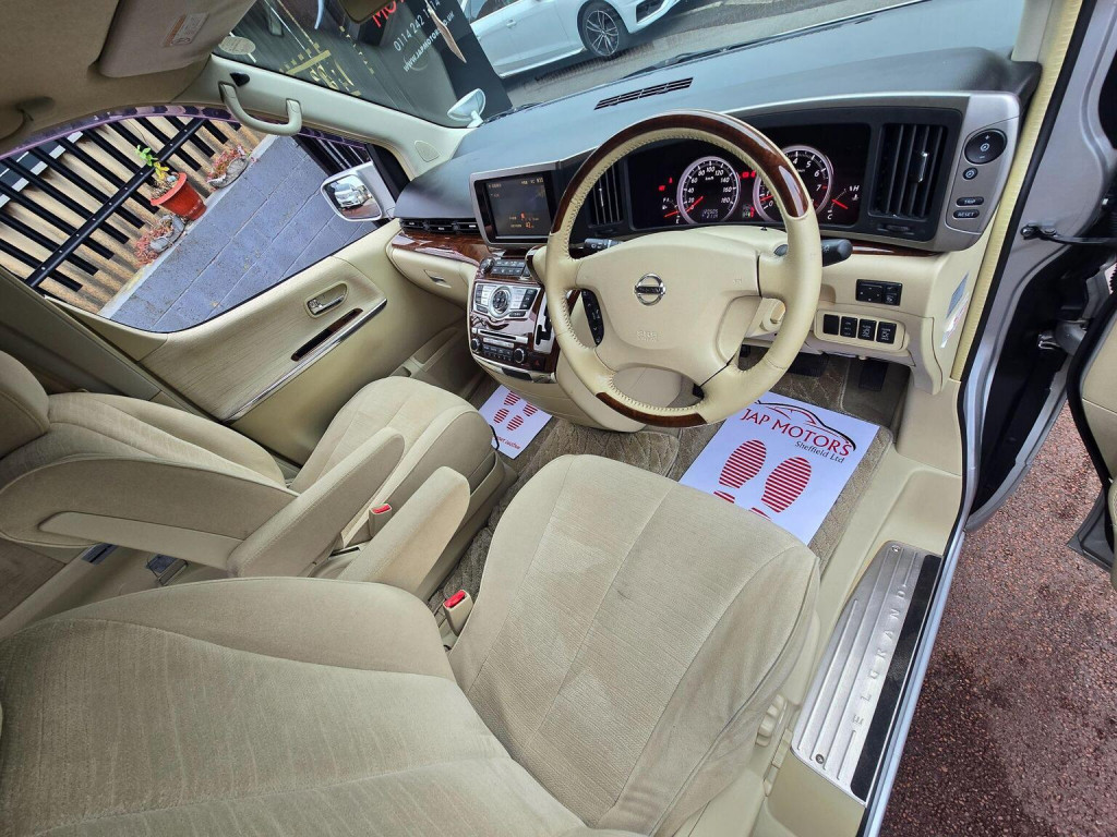 NISSAN ELGRAND