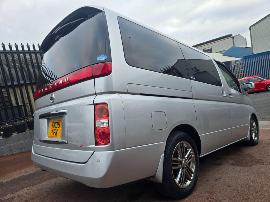 NISSAN ELGRAND