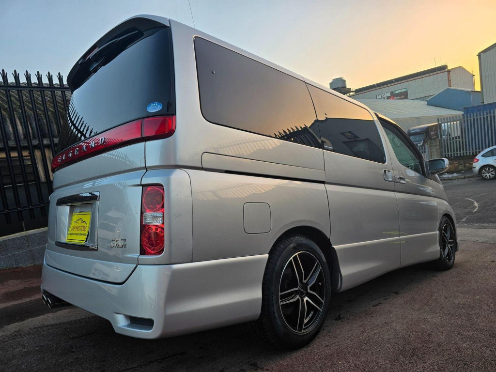 NISSAN ELGRAND