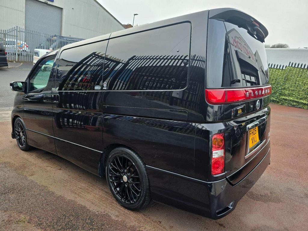 NISSAN ELGRAND