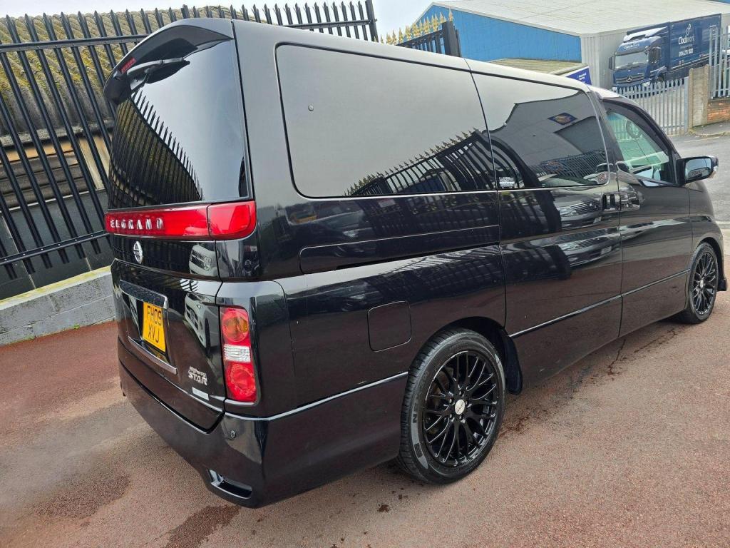 NISSAN ELGRAND