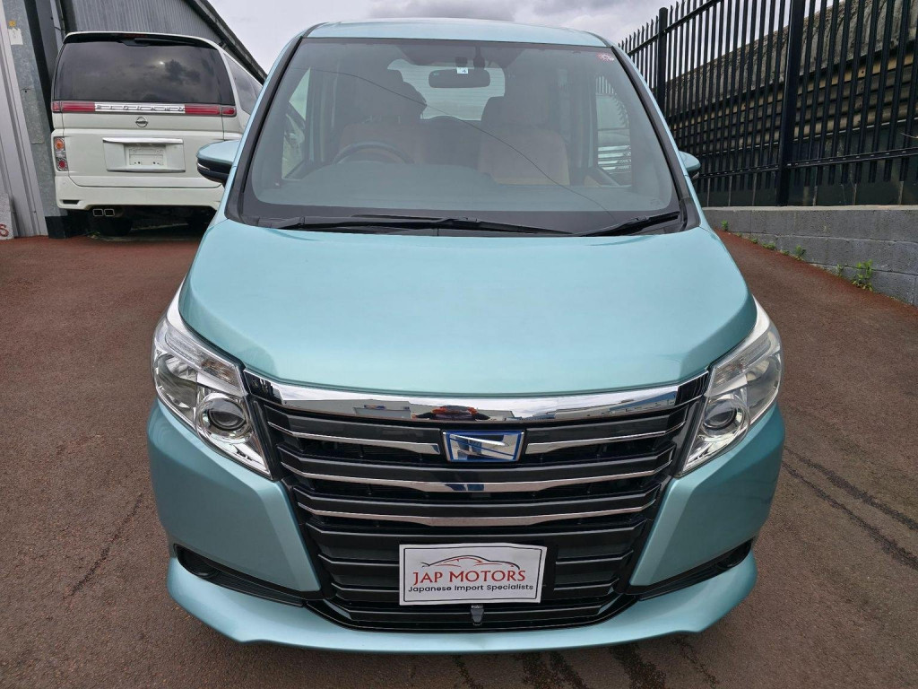 TOYOTA NOAH