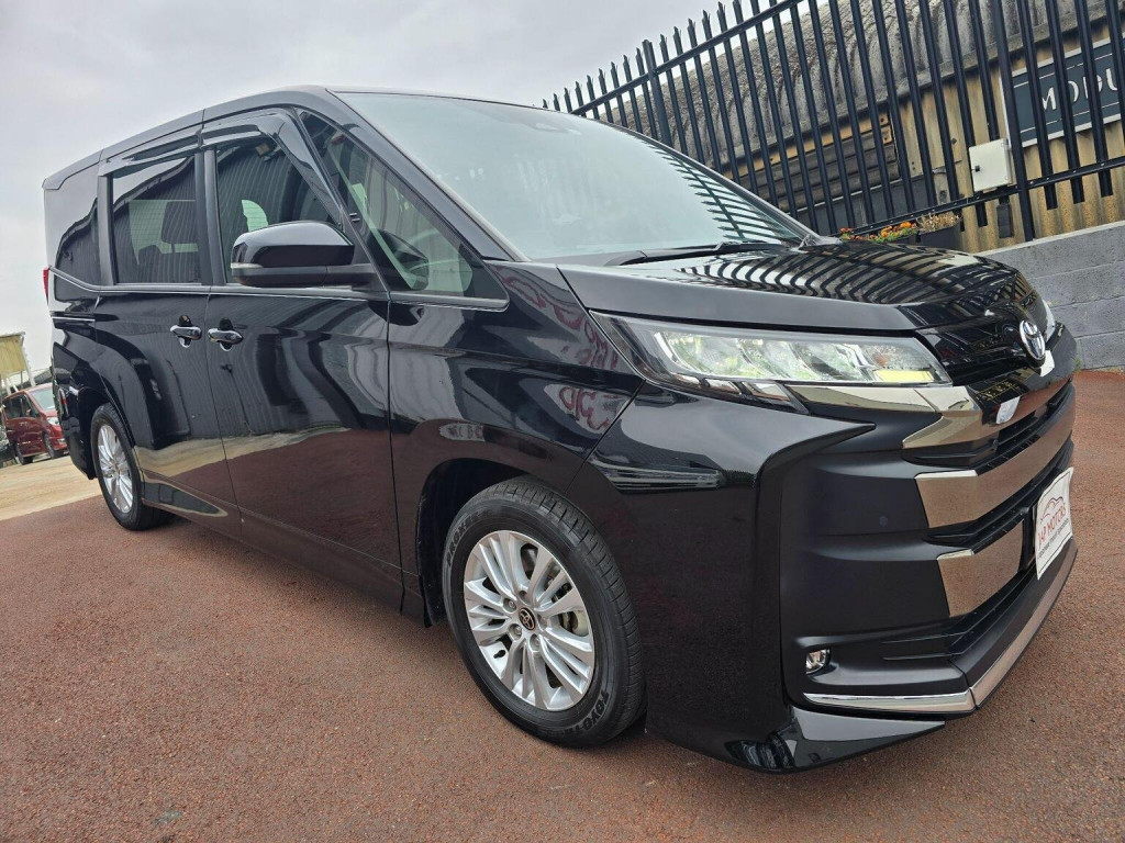 TOYOTA NOAH