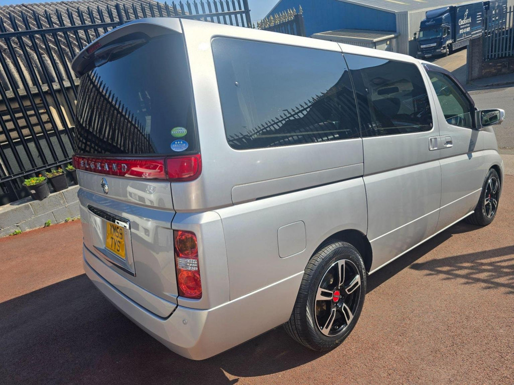 NISSAN ELGRAND