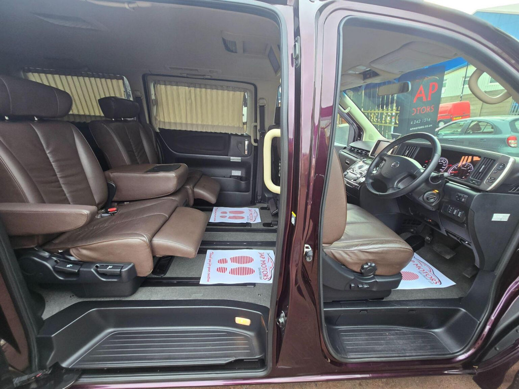 NISSAN ELGRAND