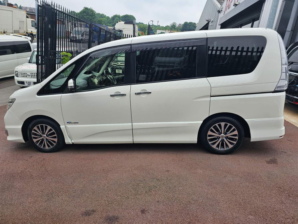 NISSAN SERENA