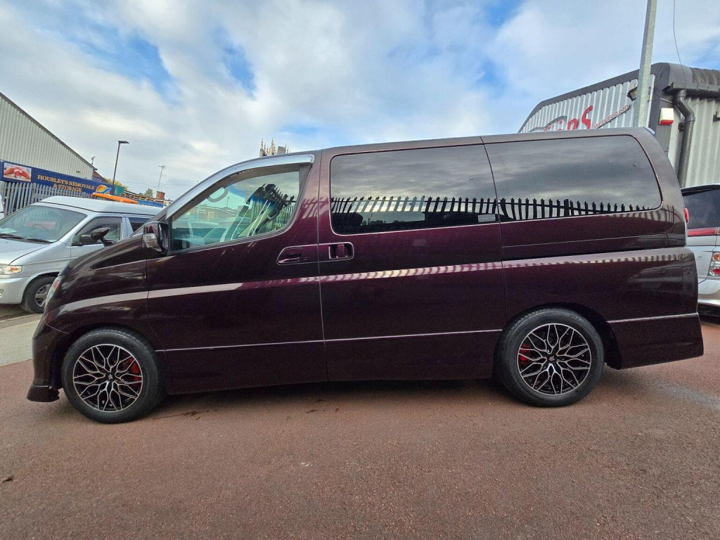 NISSAN ELGRAND