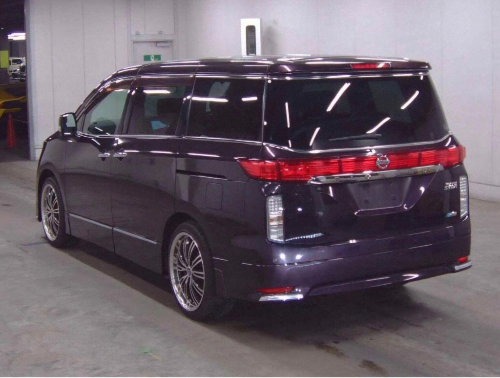 NISSAN ELGRAND