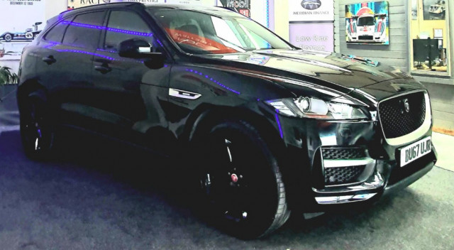 JAGUAR F-PACE 2.0 D180 R-Sport