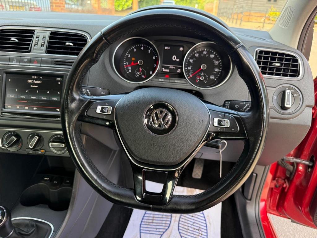 VOLKSWAGEN POLO