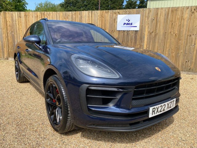 PORSCHE MACAN