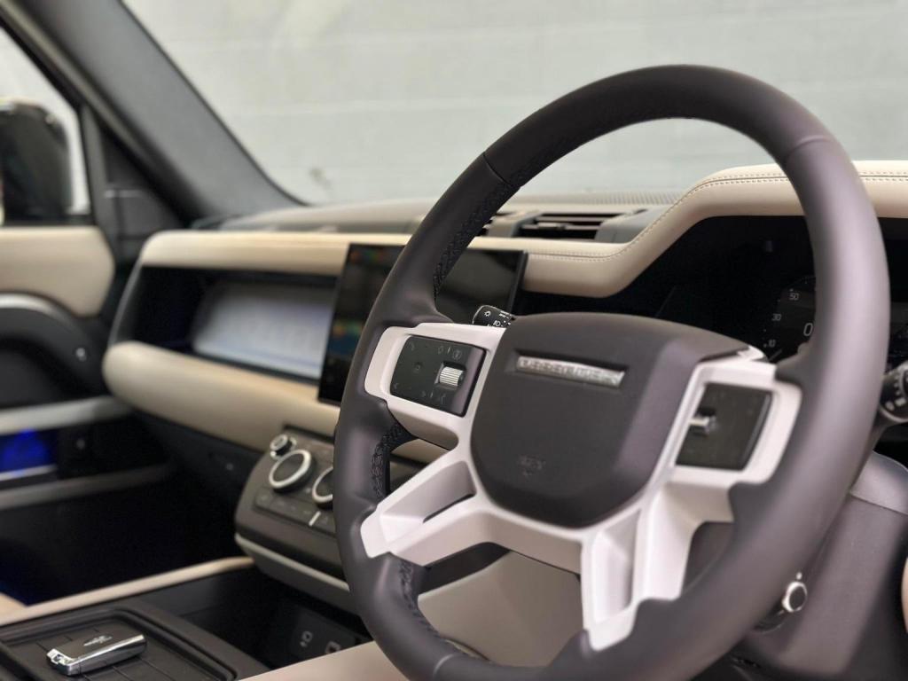 LAND ROVER DEFENDER 110