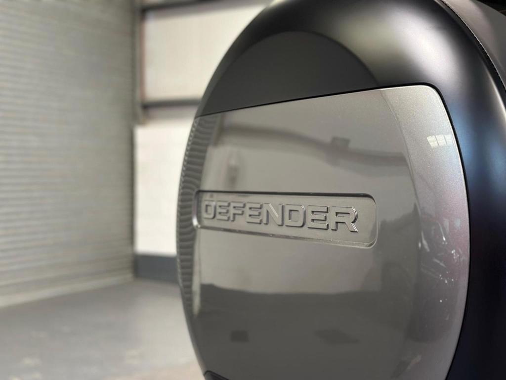 LAND ROVER DEFENDER 110