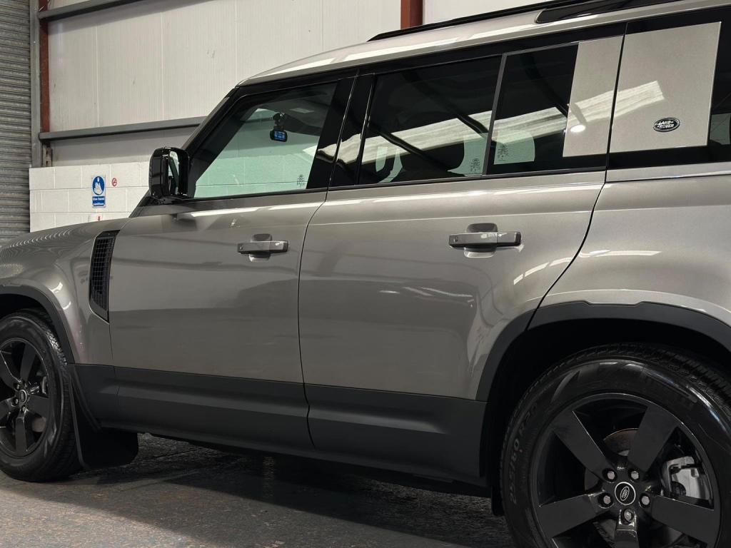 LAND ROVER DEFENDER 110