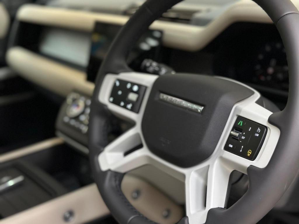 LAND ROVER DEFENDER 110