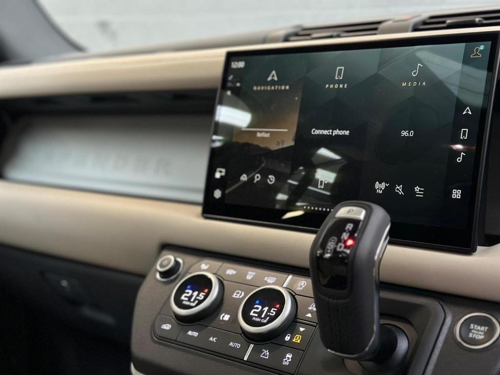 LAND ROVER DEFENDER 110